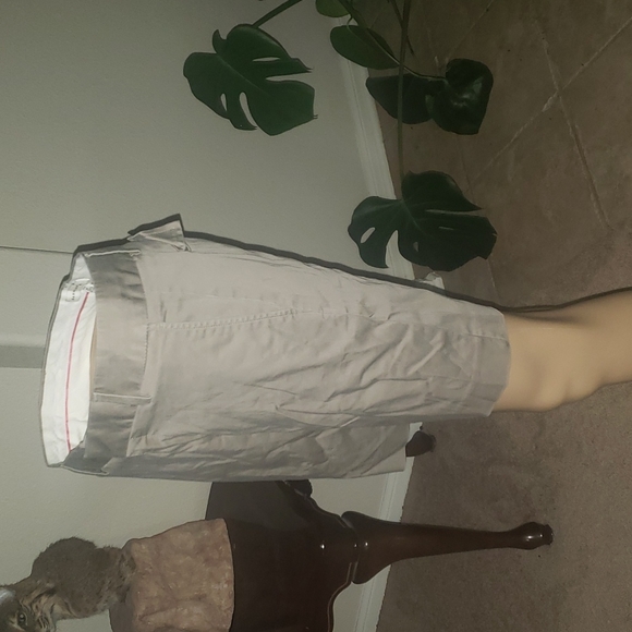Banana Republic 4 khaki long shorts - Picture 3 of 5